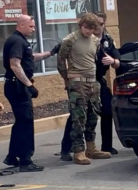 CNN ‘ANCHORS’ BUFFALO 4CHAN SHOOTER TO AMERICANS WHO OPPOSE OPEN BORDER, USE THE INTERNET & WATCH FOX