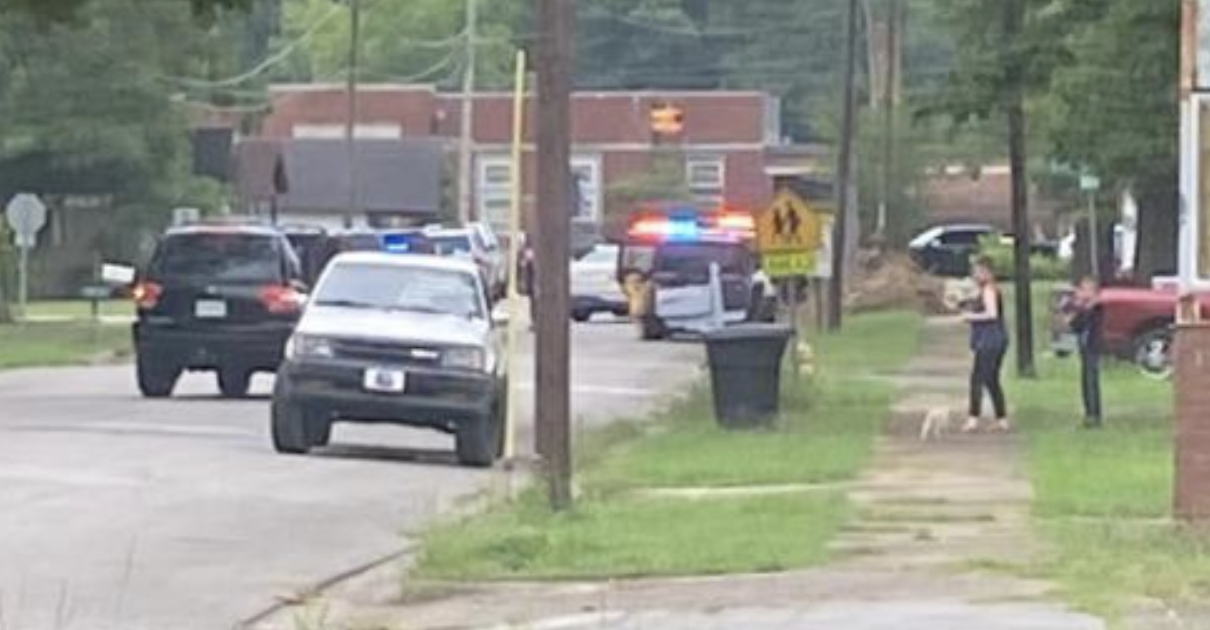 Police Kill Intruder Trying to Forcefully Enter Alabama Elementary School